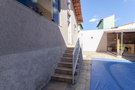 Casa à venda com 360m², 3 quartos e 3 vagas Casa à venda com 360m², 3 quartos e 3 vagasQuintal