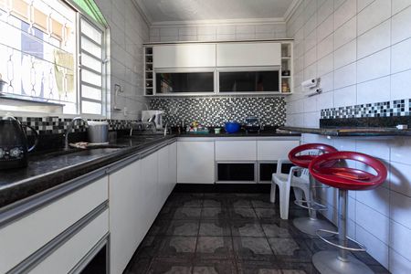 Casa à venda com 360m², 3 quartos e 3 vagas Casa à venda com 360m², 3 quartos e 3 vagasCozinha