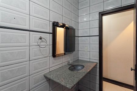 Casa à venda com 360m², 3 quartos e 3 vagas Casa à venda com 360m², 3 quartos e 3 vagasBanheiro social