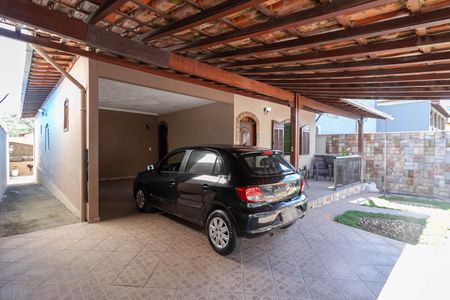 Casa à venda com 360m², 3 quartos e 3 vagas Casa à venda com 360m², 3 quartos e 3 vagasGaragem