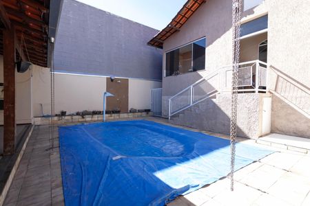 Casa à venda com 360m², 3 quartos e 3 vagas Casa à venda com 360m², 3 quartos e 3 vagasPiscina
