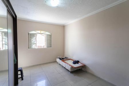 Casa à venda com 360m², 3 quartos e 3 vagas Casa à venda com 360m², 3 quartos e 3 vagasQuarto 2