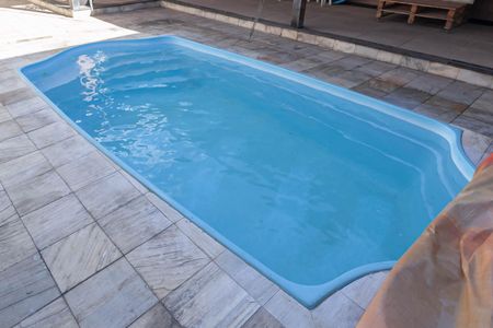 Casa à venda com 360m², 3 quartos e 3 vagas Casa à venda com 360m², 3 quartos e 3 vagasPiscina