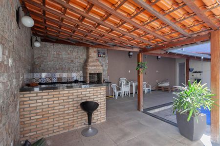 Casa à venda com 360m², 3 quartos e 3 vagas Casa à venda com 360m², 3 quartos e 3 vagasChurrasqueira