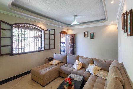 Casa à venda com 360m², 3 quartos e 3 vagas Casa à venda com 360m², 3 quartos e 3 vagasSala