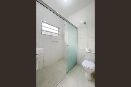 Banheiro de kitnet/studio para alugar com 1 quarto, 22m² em Jaguaribe, Osasco