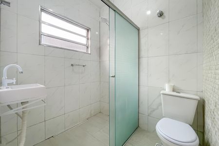Banheiro de kitnet/studio para alugar com 1 quarto, 22m² em Jaguaribe, Osasco