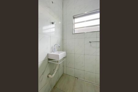 Banheiro de kitnet/studio para alugar com 1 quarto, 22m² em Jaguaribe, Osasco