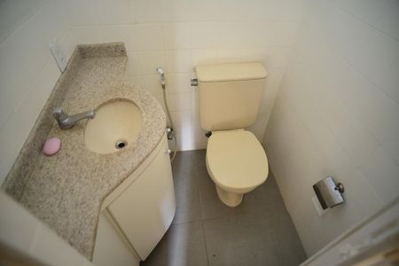 Lavabo de apartamento para alugar com 2 quartos, 50m² em Itanhangá, Rio de Janeiro
