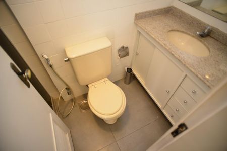 Banheiro Social de apartamento para alugar com 2 quartos, 50m² em Itanhangá, Rio de Janeiro