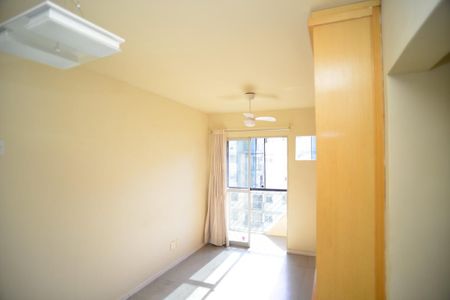 Sala de apartamento para alugar com 2 quartos, 50m² em Itanhangá, Rio de Janeiro