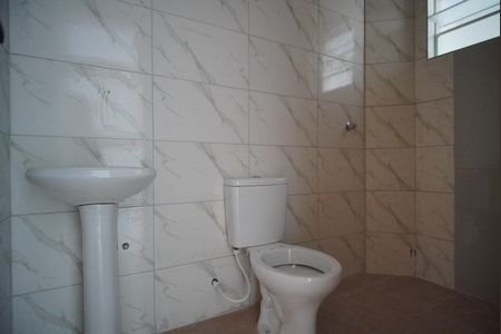 Banheiro de apartamento para alugar com 1 quarto, 50m² em Sarandi, Porto Alegre