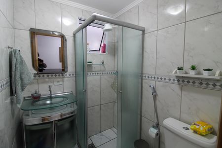 Banheiro de apartamento à venda com 2 quartos, 45m² em Conjunto Promorar Raposo Tavares, São Paulo