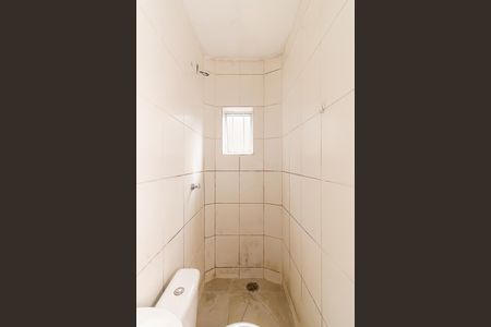 Banheiro de kitnet/studio para alugar com 1 quarto, 15m² em Liberdade, São Paulo