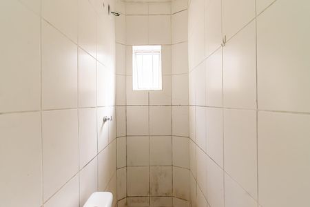 Banheiro de kitnet/studio para alugar com 1 quarto, 15m² em Liberdade, São Paulo