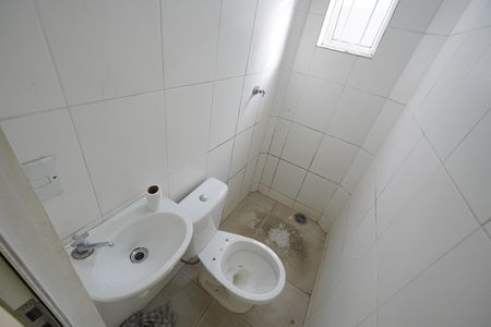 Banheiro de kitnet/studio para alugar com 1 quarto, 15m² em Liberdade, São Paulo
