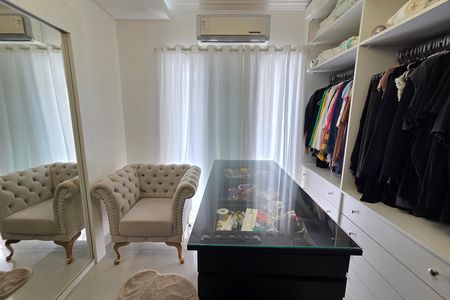 Apartamento para alugar com 172m², 2 quartos e 2 vagas Apartamento para alugar com 172m², 2 quartos e 2 vagasCloset da suíte 1