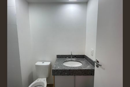 Banheiro de kitnet/studio para alugar com 1 quarto, 25m² em Butantã, São Paulo