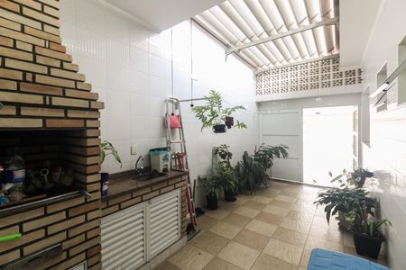 Casa à venda com 130m², 3 quartos e 3 vagas Casa à venda com 130m², 3 quartos e 3 vagasQuintal e Churrasqueira