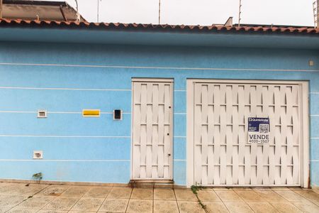 Casa à venda com 130m², 3 quartos e 3 vagas Casa à venda com 130m², 3 quartos e 3 vagasFachada
