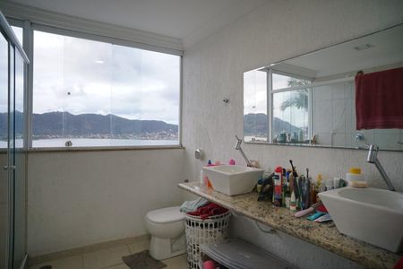 Casa para alugar com 160m², 3 quartos e sem vaga Casa para alugar com 160m², 3 quartos e sem vagaBanheiro social