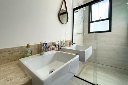 Apartamento à venda com 225m², 3 quartos e 4 vagasBanheiro da Suíte 1