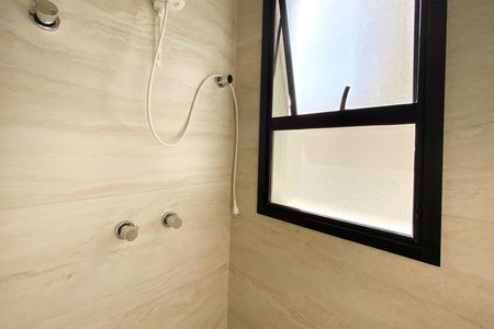 Apartamento à venda com 225m², 3 quartos e 4 vagasBanheiro da Suíte 1