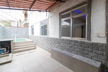 Casa à venda com 90m², 4 quartos e 2 vagasQuintal