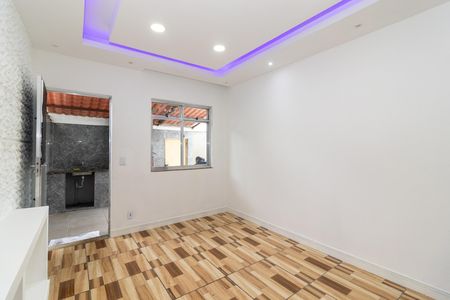 Sala de casa à venda com 4 quartos, 90m² em Realengo, Rio de Janeiro