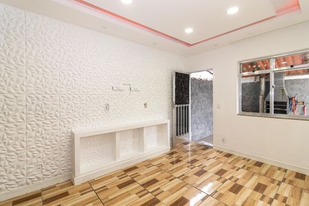 Sala de casa à venda com 4 quartos, 90m² em Realengo, Rio de Janeiro