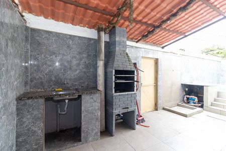 Casa à venda com 90m², 4 quartos e 2 vagasQuintal