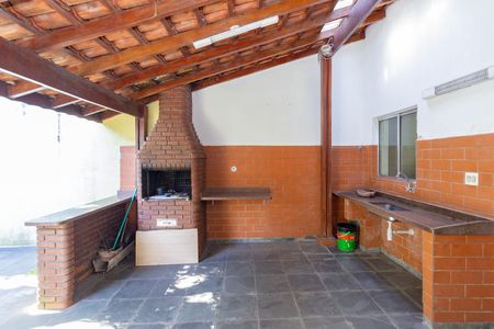 Casa à venda com 150m², 3 quartos e 2 vagas Casa à venda com 150m², 3 quartos e 2 vagasChurrasqueira