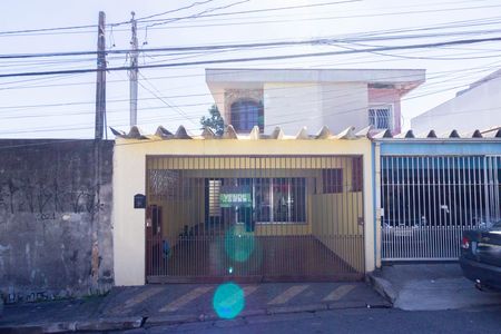 Casa à venda com 150m², 3 quartos e 2 vagas Casa à venda com 150m², 3 quartos e 2 vagasFachada