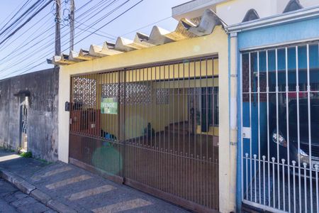 Casa à venda com 150m², 3 quartos e 2 vagas Casa à venda com 150m², 3 quartos e 2 vagasFachada