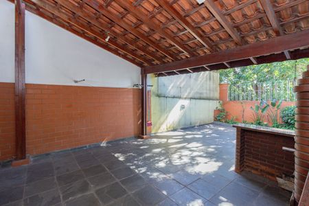 Casa à venda com 150m², 3 quartos e 2 vagas Casa à venda com 150m², 3 quartos e 2 vagasQuintal dos Fundos