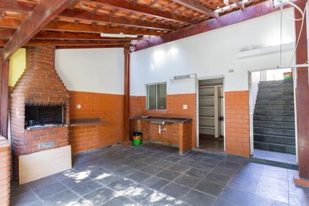 Casa à venda com 150m², 3 quartos e 2 vagas Casa à venda com 150m², 3 quartos e 2 vagasQuintal dos Fundos