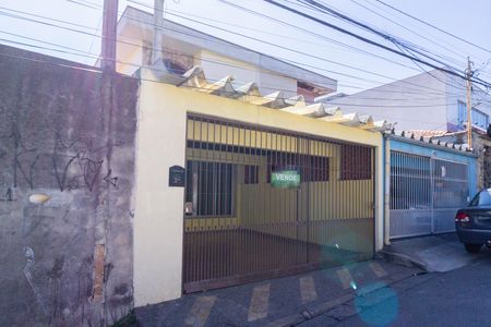 Casa à venda com 150m², 3 quartos e 2 vagas Casa à venda com 150m², 3 quartos e 2 vagasFachada