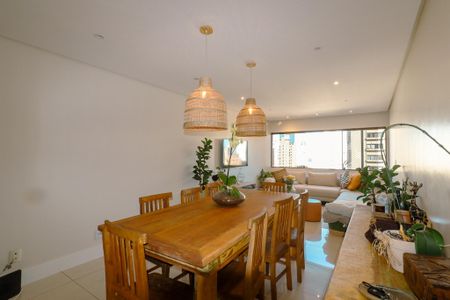 Apartamento à venda com 136m², 3 quartos e 1 vaga Apartamento à venda com 136m², 3 quartos e 1 vagaSala