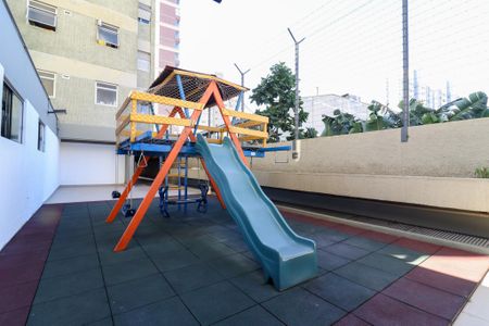 Apartamento à venda com 136m², 3 quartos e 1 vaga Apartamento à venda com 136m², 3 quartos e 1 vagaÁrea comum - Playground