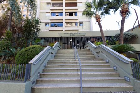 Apartamento à venda com 136m², 3 quartos e 1 vaga Apartamento à venda com 136m², 3 quartos e 1 vagaFachada