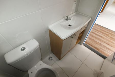 Banheiro de apartamento para alugar com 2 quartos, 33m² em Vila Suzana, São Paulo