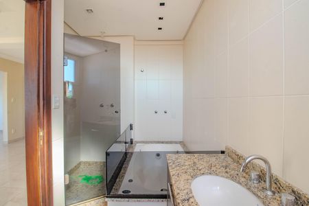 Apartamento à venda com 121m², 3 quartos e 2 vagas Apartamento à venda com 121m², 3 quartos e 2 vagasBanheiro da Suíte
