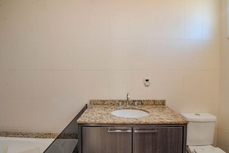 Apartamento à venda com 121m², 3 quartos e 2 vagas Apartamento à venda com 121m², 3 quartos e 2 vagasBanheiro da Suíte