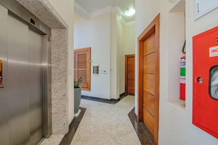 Apartamento à venda com 121m², 3 quartos e 2 vagas Apartamento à venda com 121m², 3 quartos e 2 vagasHall de entrada