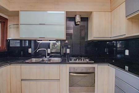 Apartamento à venda com 121m², 3 quartos e 2 vagas Apartamento à venda com 121m², 3 quartos e 2 vagasCozinha e Área de Serviço
