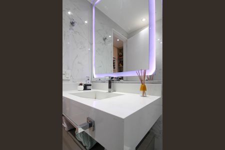 Apartamento à venda com 84m², 3 quartos e 2 vagas Apartamento à venda com 84m², 3 quartos e 2 vagasBanheiro Suíte