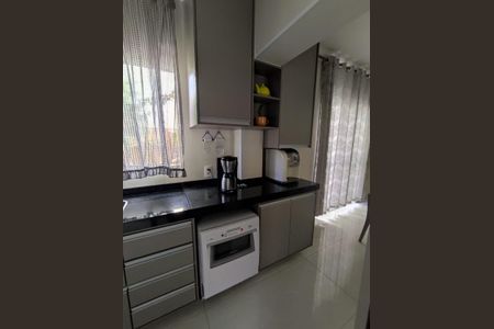 Casa à venda com 221m², 3 quartos e 2 vagas Casa à venda com 221m², 3 quartos e 2 vagasCozinha