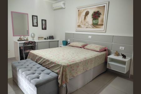 Casa à venda com 221m², 3 quartos e 2 vagas Casa à venda com 221m², 3 quartos e 2 vagasQuarto