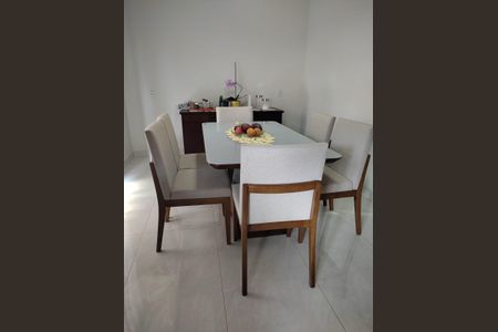 Casa à venda com 221m², 3 quartos e 2 vagas Casa à venda com 221m², 3 quartos e 2 vagasSala