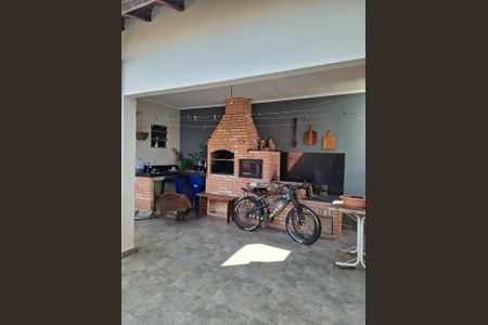 Casa à venda com 221m², 3 quartos e 2 vagas Casa à venda com 221m², 3 quartos e 2 vagasÁrea externa